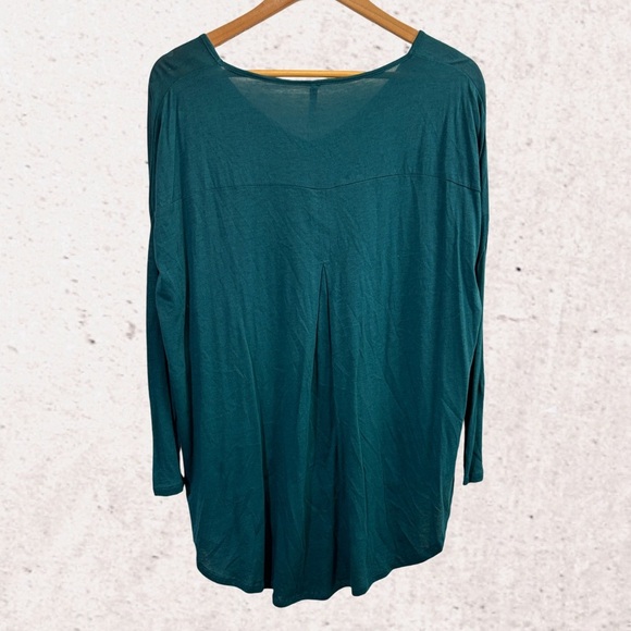 Z Supply Green and Blue Asymmetrical 3/4 Sleeve Blouse - Picture 2 of 4